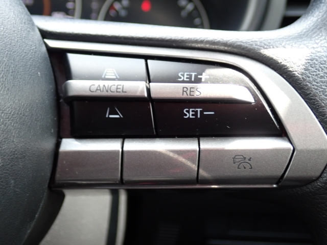 �y�N���[�Y�R���g���[���z�������H�ł̒��������s���y�Ɂ�A�N�Z���y�_���𓥂܂��Ɏԑ������ɕۂ��Ƃ��\�ł��B�O���̎ԗ������m���ĎԊԂ�ۂ悤�ɑ��x���߂��Ă���܂��I�I