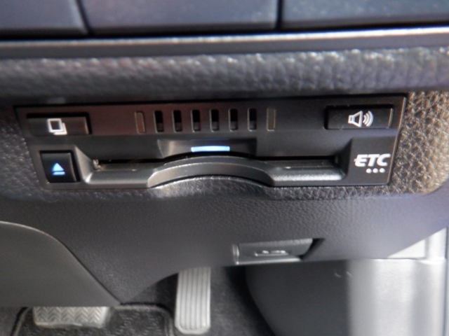 ＥＴＣ利用で高速料金割引！料金所渋滞を解消しアイドリング時に発生する排気ガスも減らせＣＯ２削減にも貢献！環境のみならずおサイフにも優しいですね♪