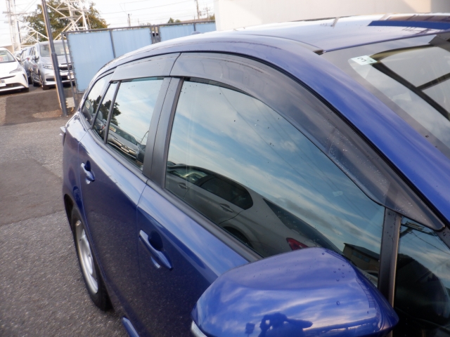 雨の日に役立つドアバイザー♪