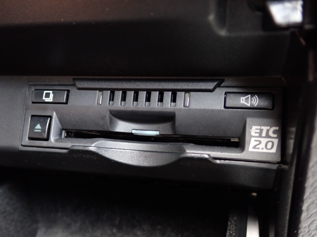 ETC2.0搭載です。有料道路の料金所で停車する事なくスムーズに通過できます。