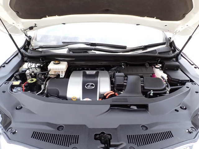 エンジンルームもきれいですよ。機関機構系も良好です。納車前に点検整備も行います。エンジンオイル・オイルフィルター・エアコンフィルター・ワイパーゴムは必ず交換致します。