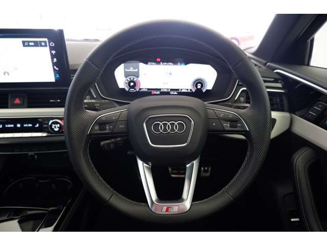 音量調節は、ステアリングスイッチ右側で変更できます。