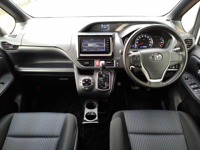 見晴らしもよくナビモニターも見やすい位置で運転、ナビとも操作しやすい！