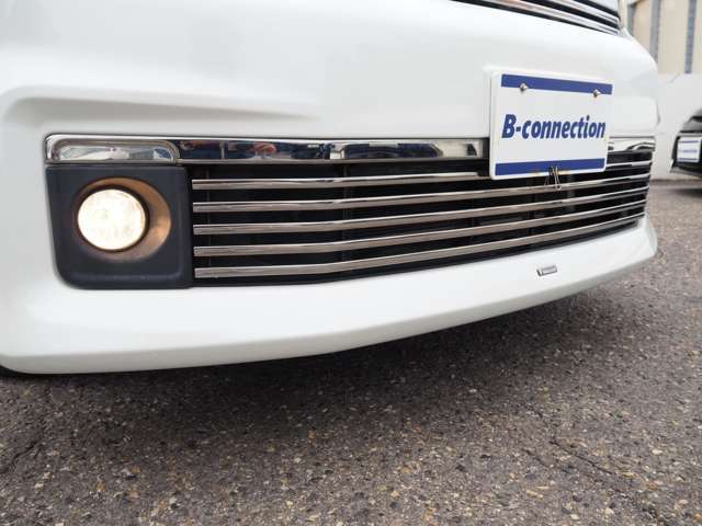 ���f���X�^�t�����g�G�A���I���b�L�p�[�c��