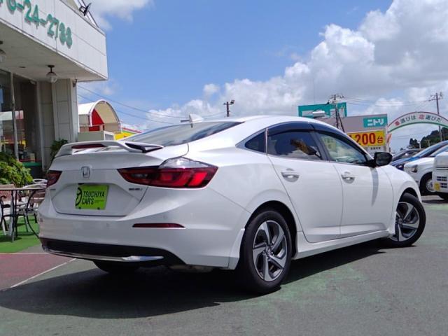 お買いものなどで、チョット大き目の買い物でもバックドアを開けると広く、積み下ろしも楽々。