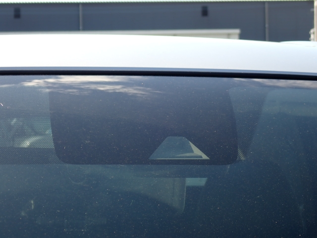 �t�����g�J�����őO���̎ԗ�����s�ғ������m�B�Փ˂������Ȏ��͏Փˉ���y���u���[�L���쓮�A�Փˉ�����T�|�[�g�B