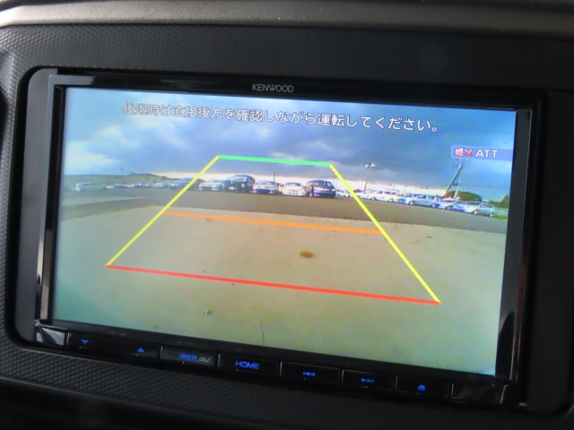 バックカメラを装備しております。駐車時に大変役立ちますよ♪運転が苦手な方の味方になってくれます。