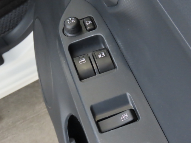 運転席と助手席はパワーウィンドウ付です！