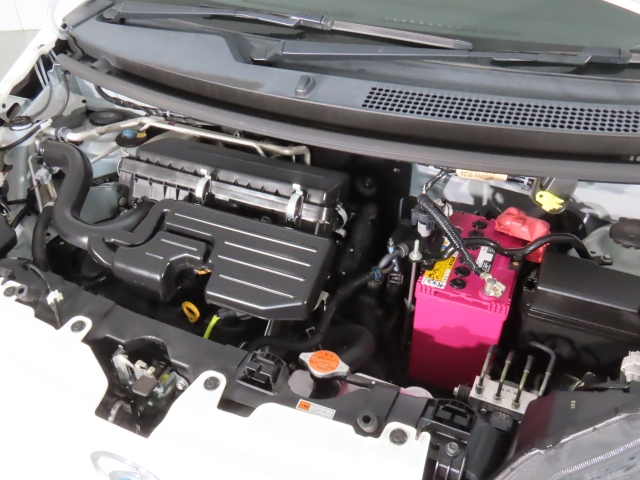 エンジンルームもきれいですよ。機関機構系も良好です。納車前に点検整備も行います。エンジンオイル・オイルフィルター・エアコンフィルター・ワイパーゴムは必ず交換致します（エアコンフィルターは、装着車のみ）
