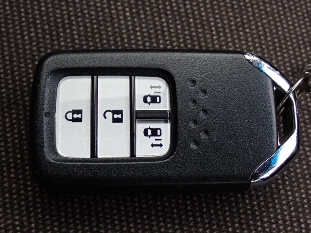 ���Ƃ��Ă��֗��ȃX�}�[�g�L�[�V�X�e���������g�т��邾���Ńh�A���̎{���E�J���E�G���W���n�����\�ȃX�}�[�g�L�[�V�X�e���ł��B