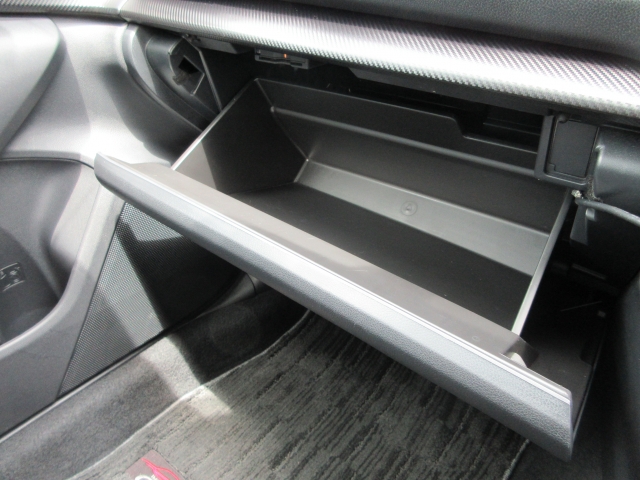 �Ԍ��ؓ��ꓙ���ވꎮ�����[�ł���O���[�u�{�b�N�X�ł��B