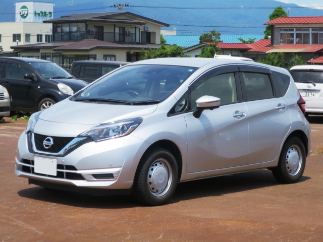 ノート　４ＷＤ(日産) Ｘ　ＦＯＵＲ　４ＷＤ　ナビ　衝突安全 中古車画像