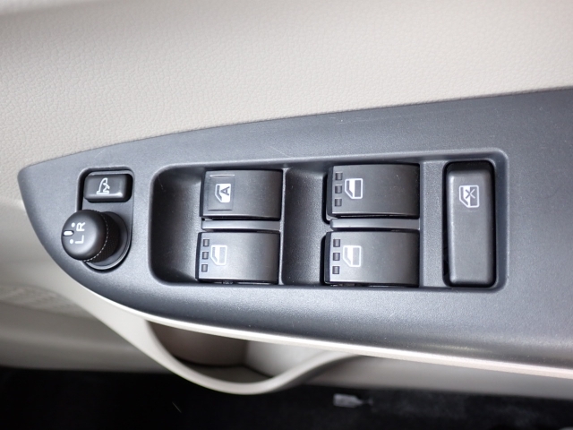 �d���i�[���h�A�~���[�E�p���[�E�B���h�E�������Ă��܂��B