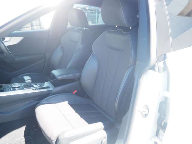 シートにダメージや劣化は少なく、良好なコ