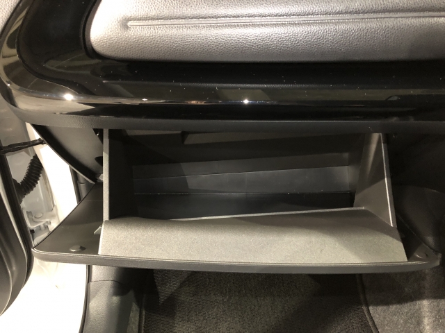 ��e�ʂ̃O���[�u�{�b�N�X��A��������Ȃǂ̎��[���[�����Ă��܂��B