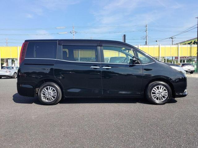 両側電動スライドドア！