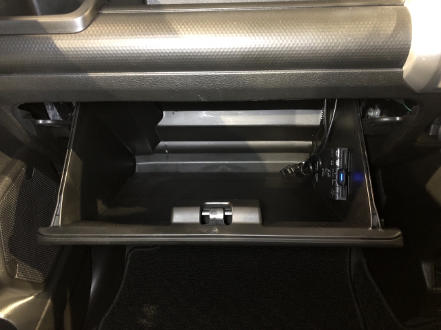 ��e�ʂ̃O���[�u�{�b�N�X��A��������Ȃǂ̎��[���[�����Ă��܂��B