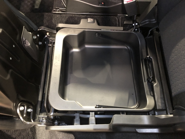 ��e�ʂ̃O���[�u�{�b�N�X��A��������Ȃǂ̎��[���[�����Ă��܂��B