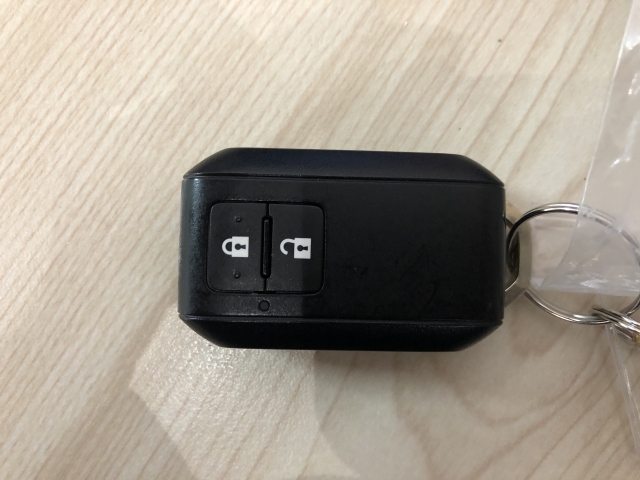 �g�т��邾���Ńh�A���̎{���E�J���E�G���W���n�����\�ȃX�}�[�g�L�[�V�X�e���𑕔����Ă���܂��B�֗����̃V�X�e���͈�x�g���Ǝ�����܂���B�Z�L�����e�B�ʂł����S�ł��B