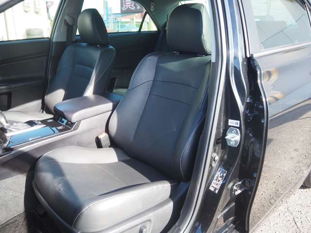 シートにダメージや劣化は少なく、良好なコ