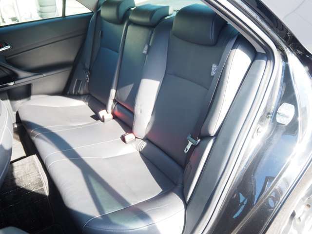 広々とした２列目は居住性が高く、快適なド