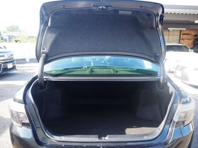 ☆広々した荷室でゴルフバック等の大きな荷