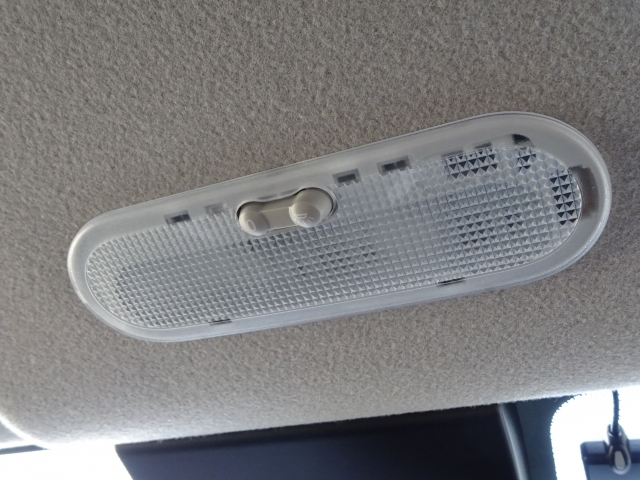 �C���e���A