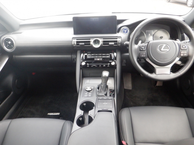 �ԓ��͐��Ǝ҂ɂĎ����N���[�j���O�{�H�ς݂Ȃ̂ŁA��ϐ����ł��B�I���b�N�X�����Ԃł݂͂Ȃ��܂ɉ��K�ȃh���C�u�����񑩂��܂��B