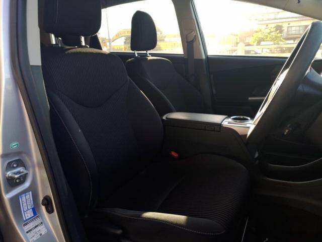 黒基調の内装で落ち着いた雰囲気です！