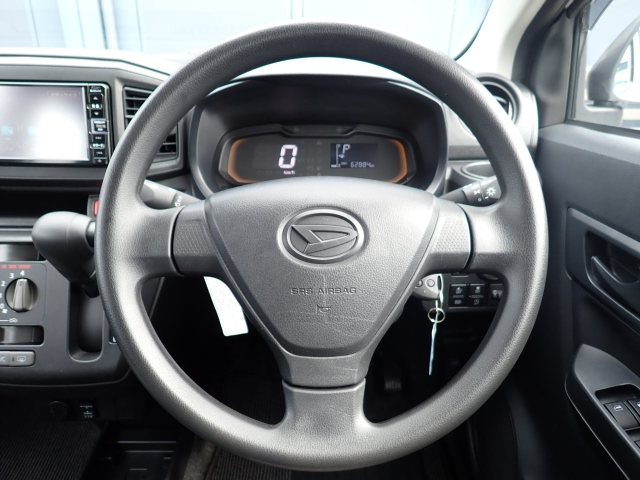 ステアリングはとてもきれいな状態です☆