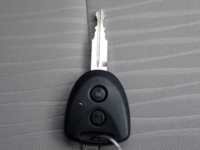 ボタン一つでらくらく開錠、施錠♪リモコンキー付きです