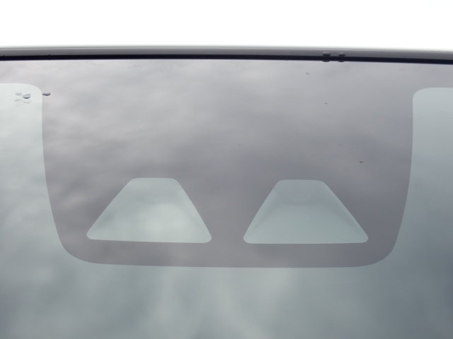 フロントカメラで前方の車両や歩行者等を検知。衝突しそうな時は衝突回避軽減ブレーキが作動、衝突回避をサポート。