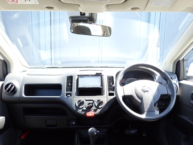 �C���p�l�摜�ɂȂ�܂��B�ԓ��͐��Ǝ҂ɂĎ����N���[�j���O�{�H�ς݂Ȃ̂ŁA��ϐ����ł��B