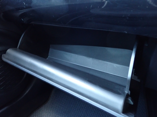 ����ȑO�ɂ͎Ԍ��ؓ��ꓙ���ވꎮ�����[�ł���O���[�u�{�b�N�X���������܂��B