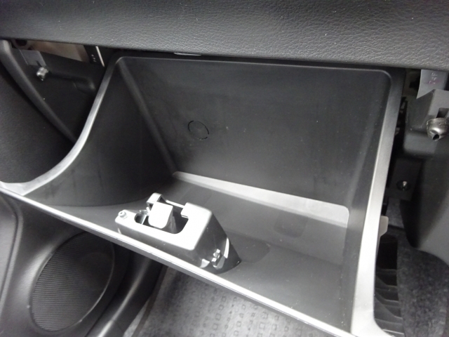 ����ȑO�ɂ͎Ԍ��ؓ��ꓙ���ވꎮ�����[�ł���O���[�u�{�b�N�X���������܂��B