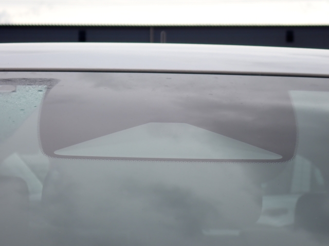 �t�����g�J�����őO���̎ԗ�����s�ғ������m�B�Փ˂������Ȏ��͏Փˉ���y���u���[�L���쓮�A�Փˉ�����T�|�[�g�B