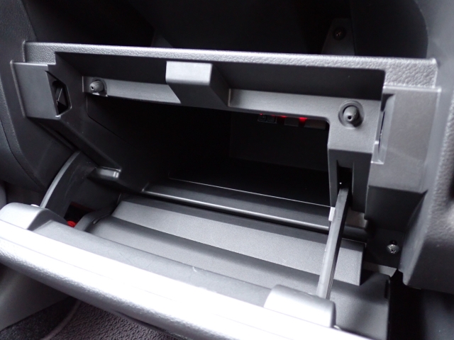 ����ȑO�ɂ͎Ԍ��ؓ��ꓙ���ވꎮ�����[�ł���O���[�u�{�b�N�X���������܂��B