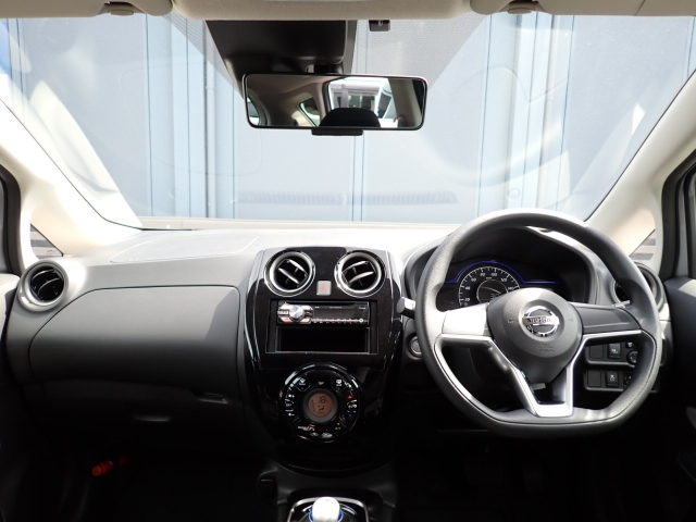 �C���p�l�摜�ɂȂ�܂��B�ԓ��͐��Ǝ҂ɂĎ����N���[�j���O�{�H�ς݂Ȃ̂ŁA��ϐ����ł��B