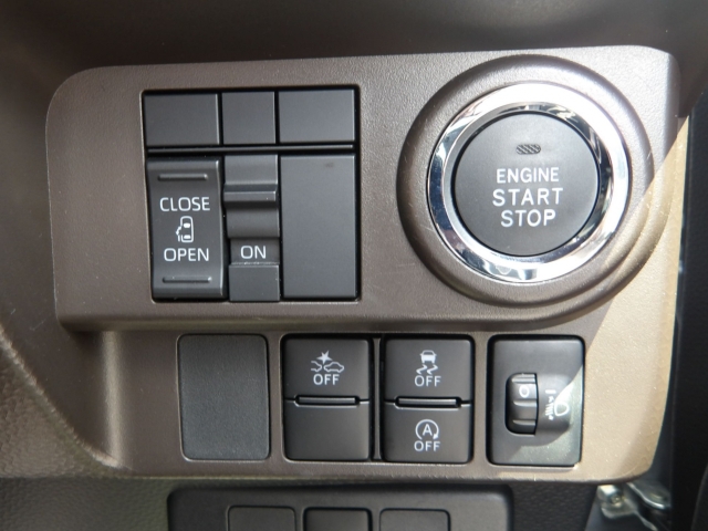 衝突軽減等の安全装置付きで安心安全なドライブをお楽しみいただけます。