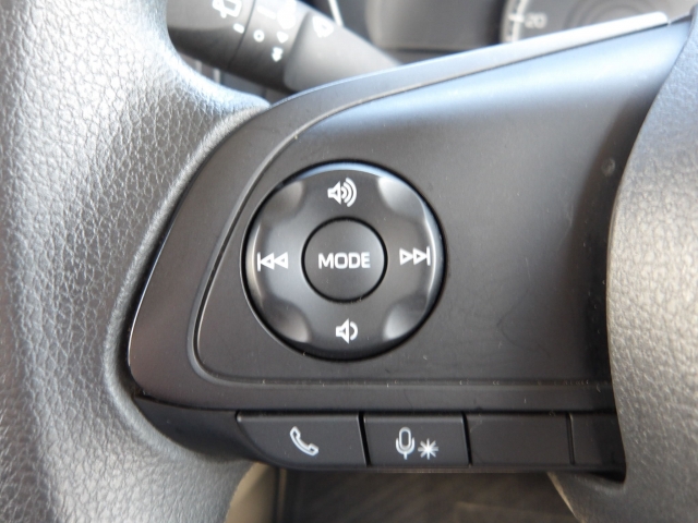 【クリーニング済み！】オリックスの中古車は展示前に内外装のクリーニングを実施しています。納車前にはエアコンフィルターの交換も行います（＊装着車に限る）