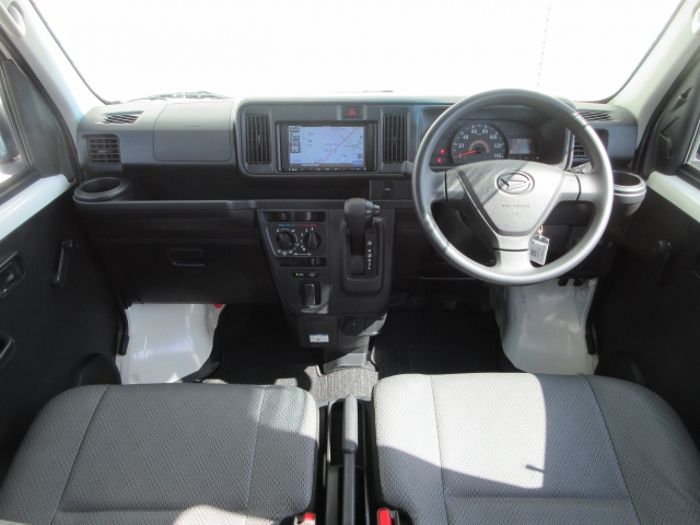 ���O���̐��|�E�K���X�n�{�f�B�R�[�e�B���O��CAR�N���[�j���O���Ǝ҂��{�H�������܂��̂ő�ϐ����B�I���b�N�X�����Ԃł݂͂Ȃ��܂ɉ��K�ȃh���C�u�����񑩁B