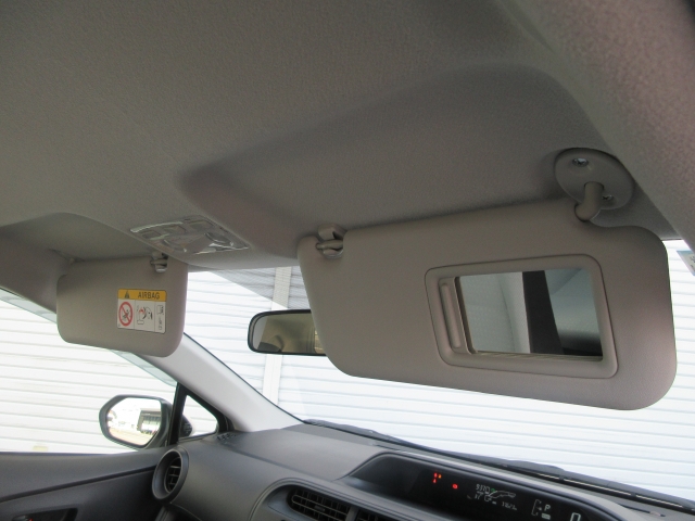 �����̕��ɂ̓��C�N�����Ȃǂɂ��ꂵ���o�j�e�B�~���[