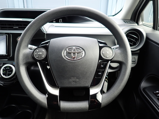 ステアリングはとてもきれいな状態です☆