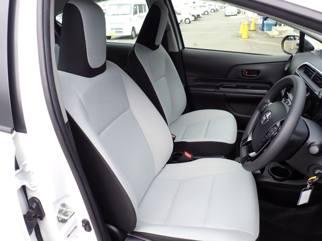 フロントシート、状態良好で安心です。大きな汚れもなく安心です