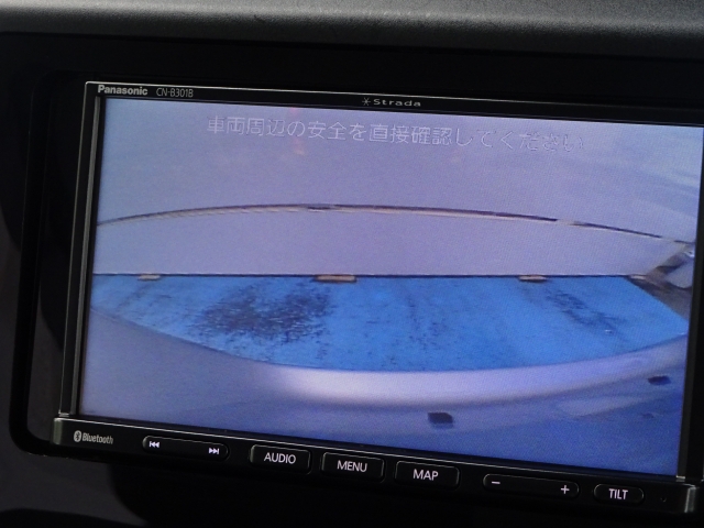 �o�b�N�J�����������Ă���܂��B