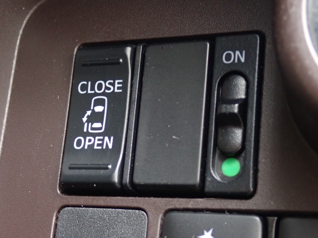 �����͓d���X���C�h�h�A�ł�