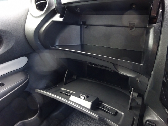 ����ȑO�ɂ͎Ԍ��ؓ��ꓙ���ވꎮ�����[�ł���O���[�u�{�b�N�X���������܂��B