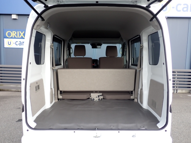 �ʏ펞�̃��P�b�W�X�y�[�X�ł��I�傫�ȊJ���ŉו��̏悹�~�낵���y�ɍs���܂��B