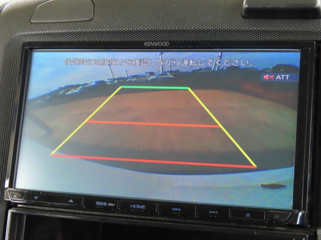 �o�b�N�J�����𑕔����Ă���܂��B���Ԏ��ɑ�ϖ𗧂��܂����^�]�����ȕ��̖����ɂȂ��Ă���܂��B