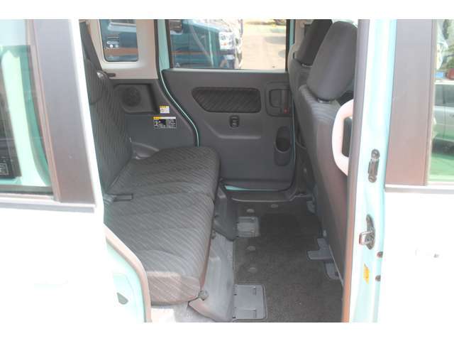 即決対応♪リヤーシートも広々で、多彩なシ